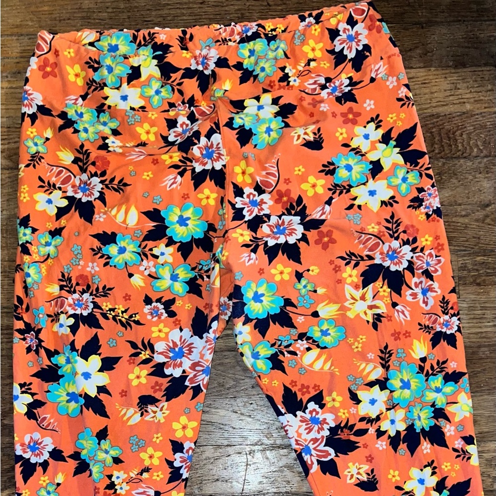 LuLaRoe Flower Leggings. Orange With Flowers Leggings, Size T/C